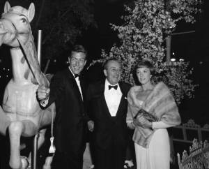 Walt Disney, Dick Van Dycke et Julie Andrews à la première de Mary Poppins